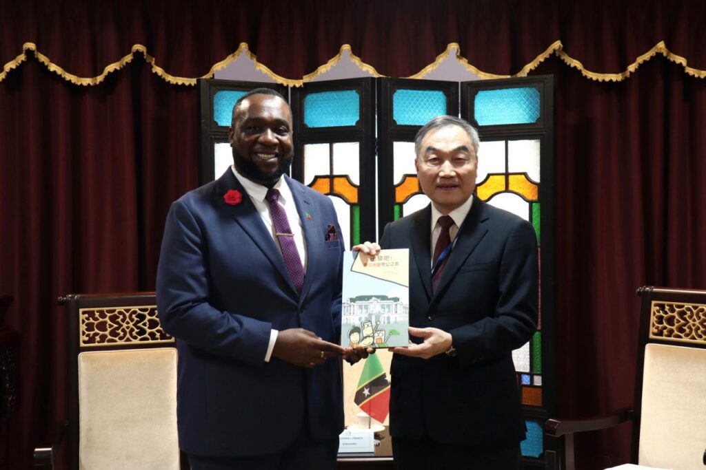 聖克里斯多福及尼維斯大使贈書台中綠美圖　黃副市長：在世界閱讀日促進國際文化交流