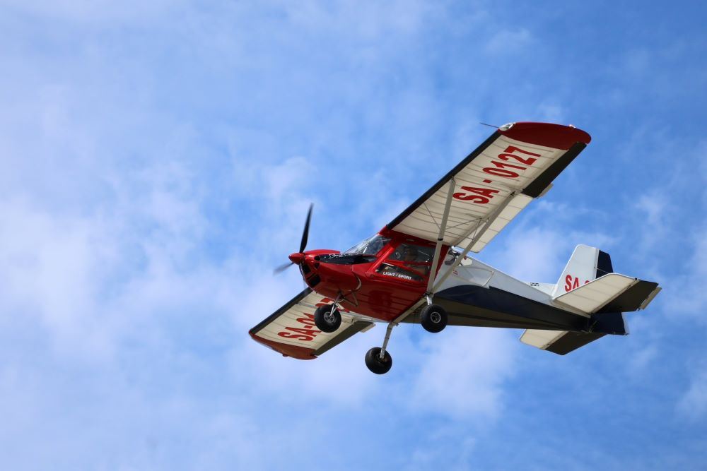 每年都搶爆！　超輕航機帶你飛越恆春藍天