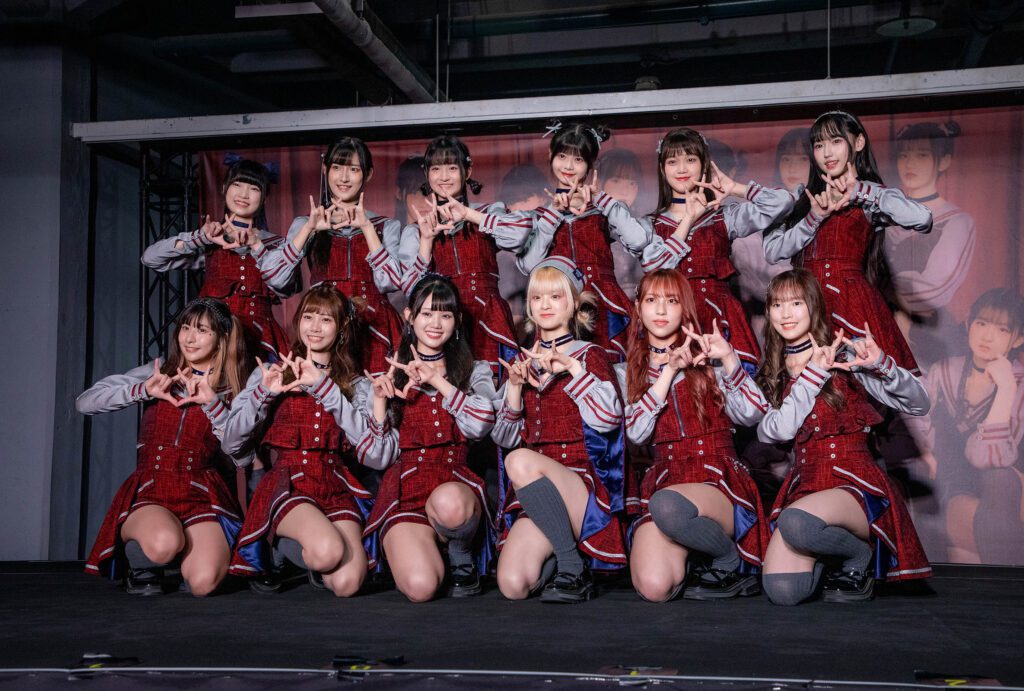 akb48-team-tp拿香水噴手香香在台北華山文創握手會迎接粉絲