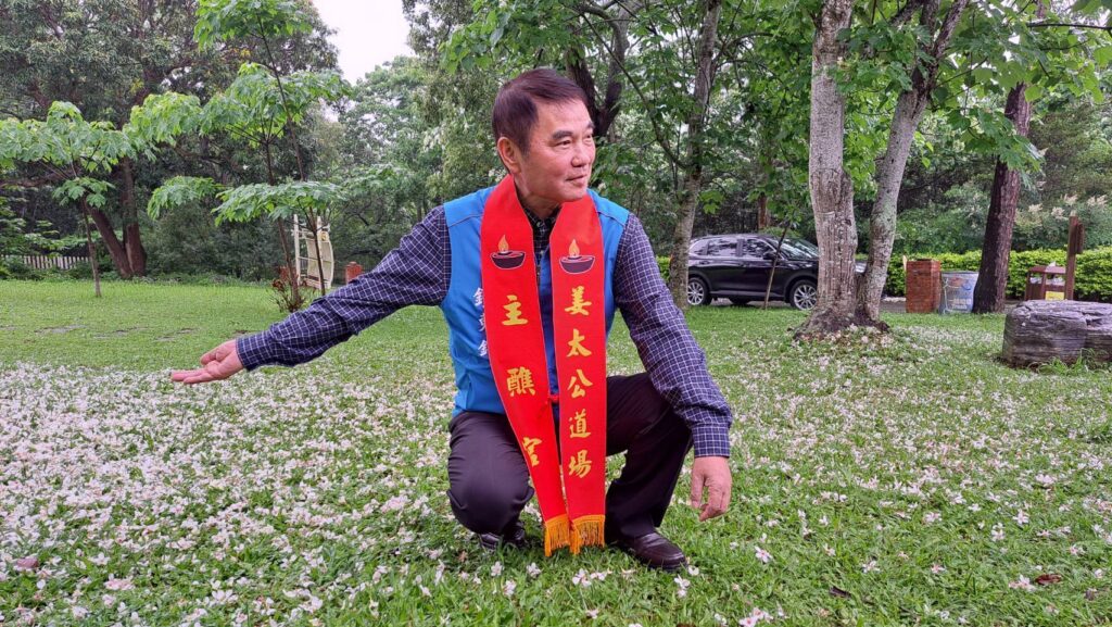 客家大院飄浪漫「四月雪」! 鍾東錦邀遊客賞桐嚐新住民美食