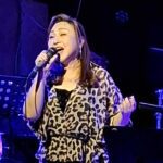 鄭怡解鎖人生-換上豹紋新裝首次pub演唱初體驗