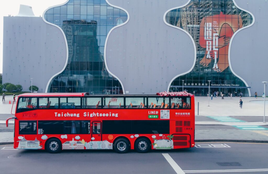 全景玻璃天窗賞風光! 中市雙層觀光巴士推出台中台北雙城優惠