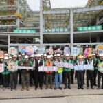 塔吊作業眉角多! 中市勞工局攜手網紅「超認真少年」宣導塔吊安全