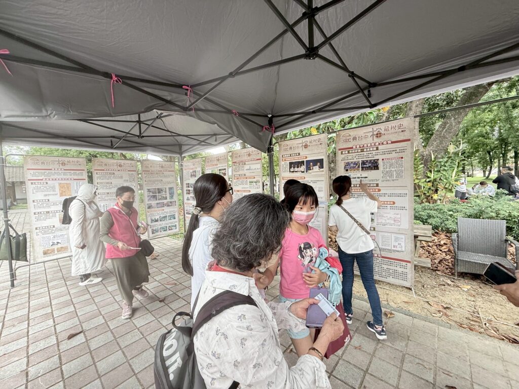 跟著瘋馬去后里　台中地稅局「金典台中-檔藏稅史」巡迴展后里馬場登場