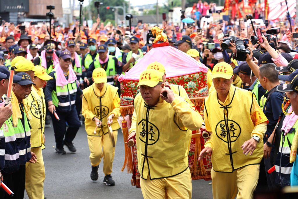 70萬信眾擁聖駕!白沙屯媽祖抵北港 張麗善、張嘉郡、丁學忠聯袂接駕祈福