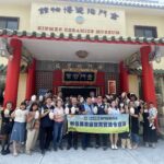 慶祝母親節移民署邀新二代彩繪官窯高粱酒瓶獻祝福