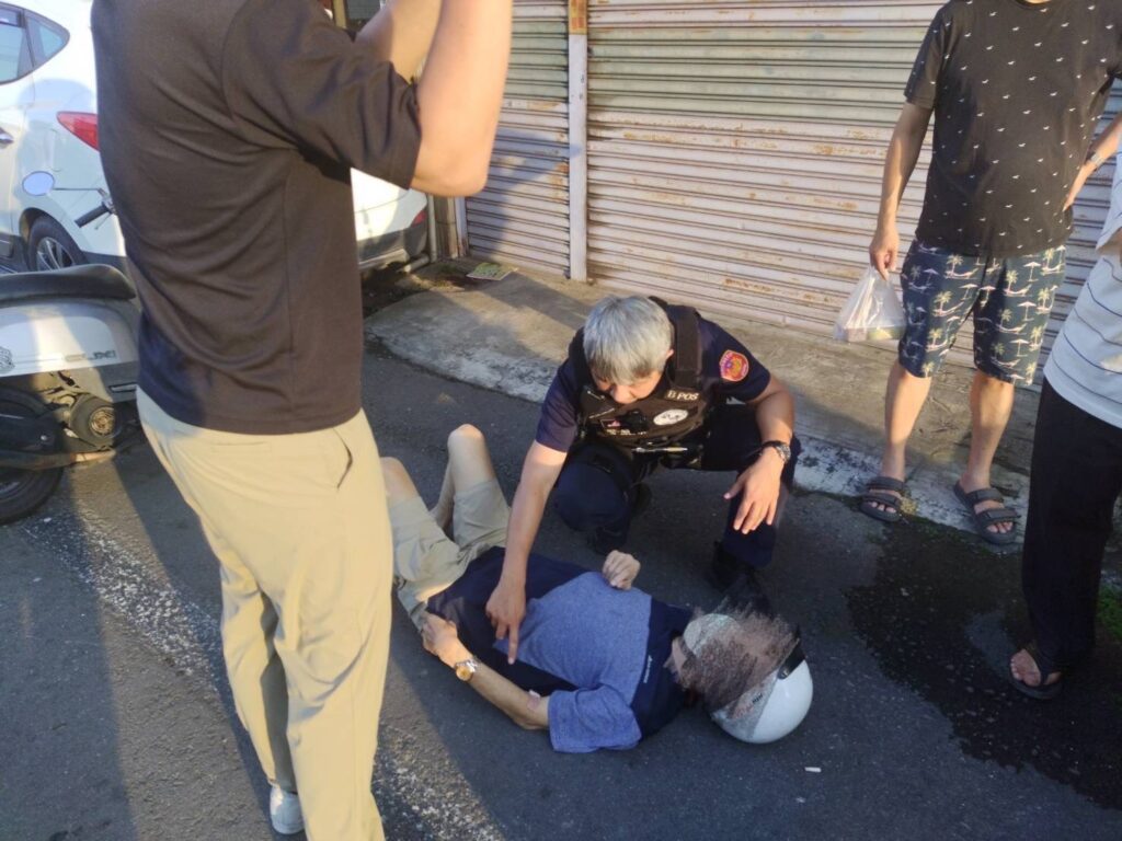 【不只靠眼更靠耳!所長聞「異聲」即時救援昏倒長者】