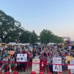 屏東小米縣長偕鐵獅玉玲瓏表演 呼籲全民一起加入「抓車手、斷人頭戶」的打詐行列