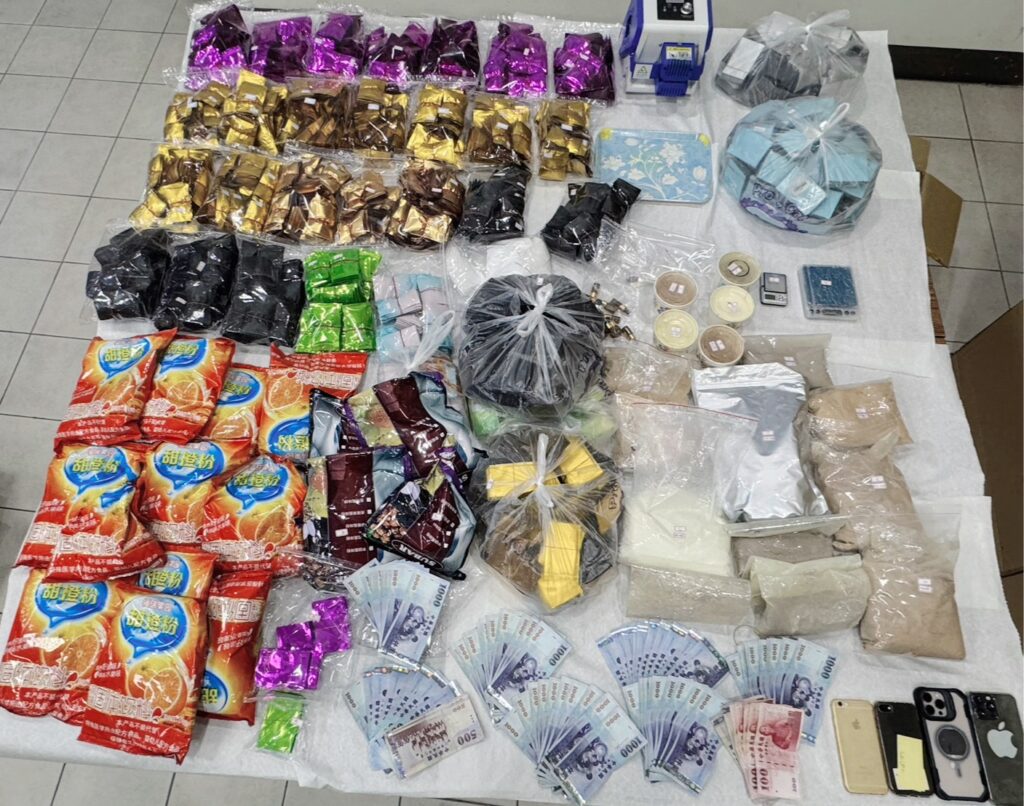 左營分局偵破毒品分裝場-拘提8嫌遏止千包毒品流入市面