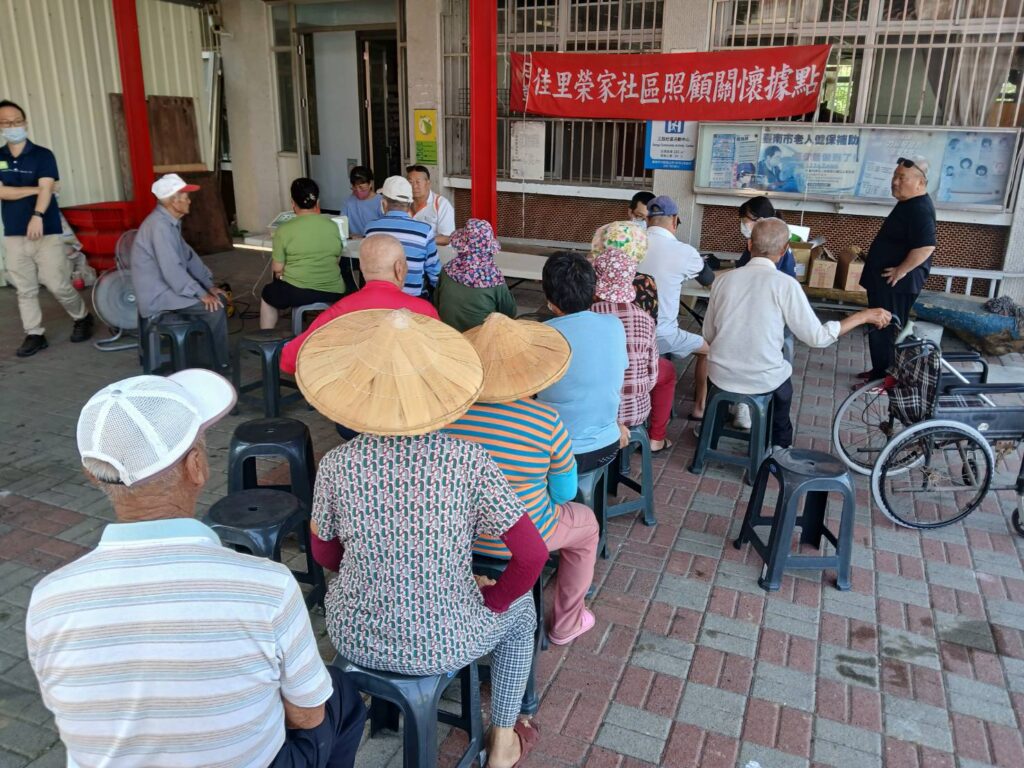 佳里榮家舉辦偏鄉外展服務-推廣健康促進與入住宣導