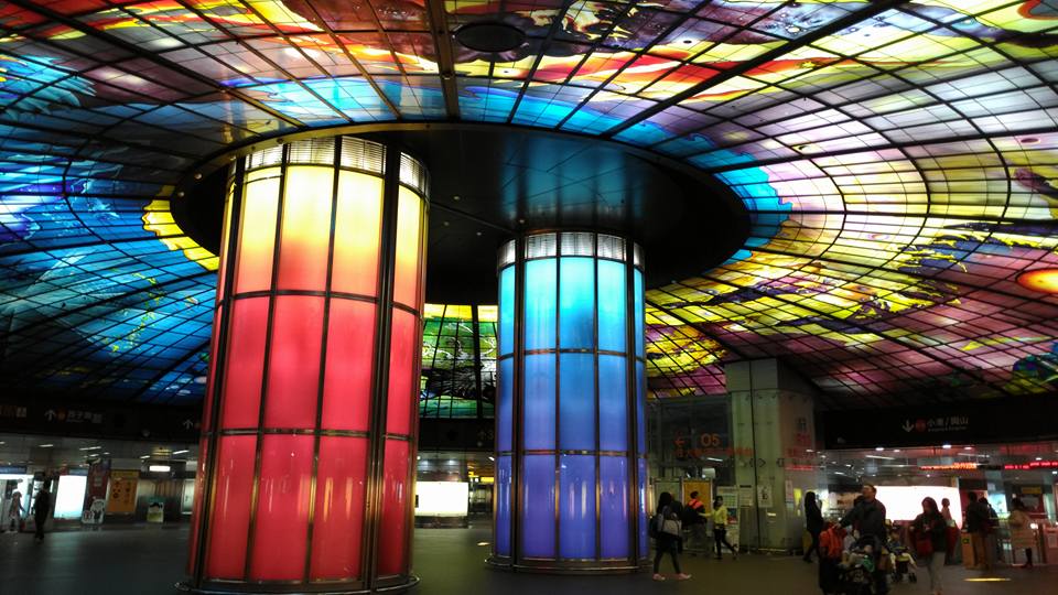 女學生下車忘了拿包　高捷司機涉取走竟辯當垃圾丟了