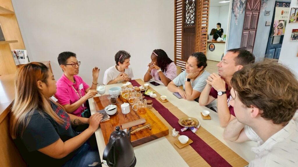 引領國際青年志工探索山茶故鄉-高雄農業局攜手六龜新發社區推動農村體驗