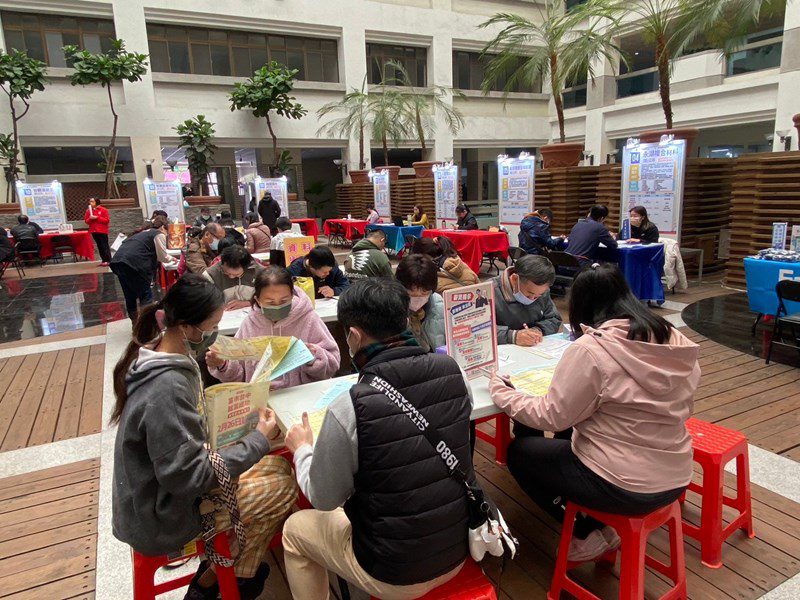 協助勞工因應產業波動　中市勞工局設「匯率衝擊勞動權益專區」