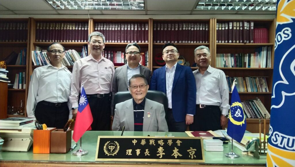 政大教授連弘宜、吳崇涵訪中華戰略學會 理事長李本京接待 達成強化學術交流合作共識