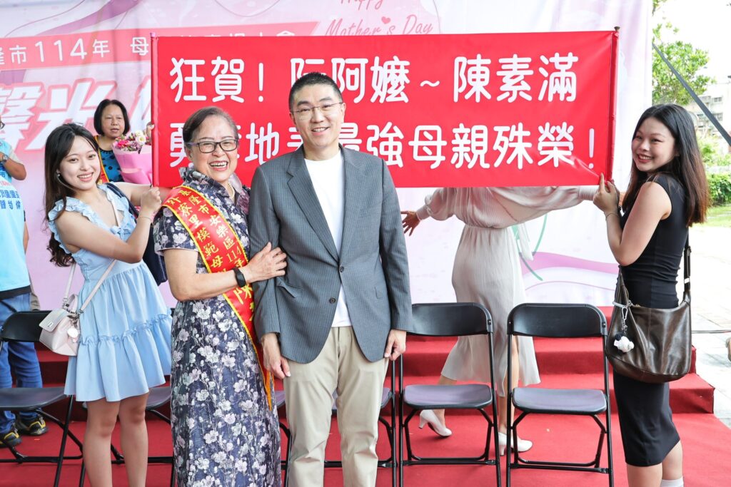 189位模範母親齊聚海科館 基隆母親節表揚大會溫馨登場