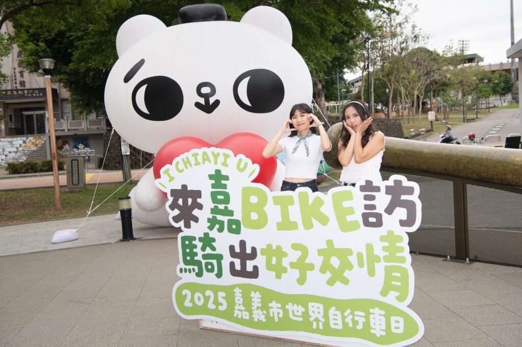 蘭潭湖畔的自行車約定-打卡爽爽貓拿大獎