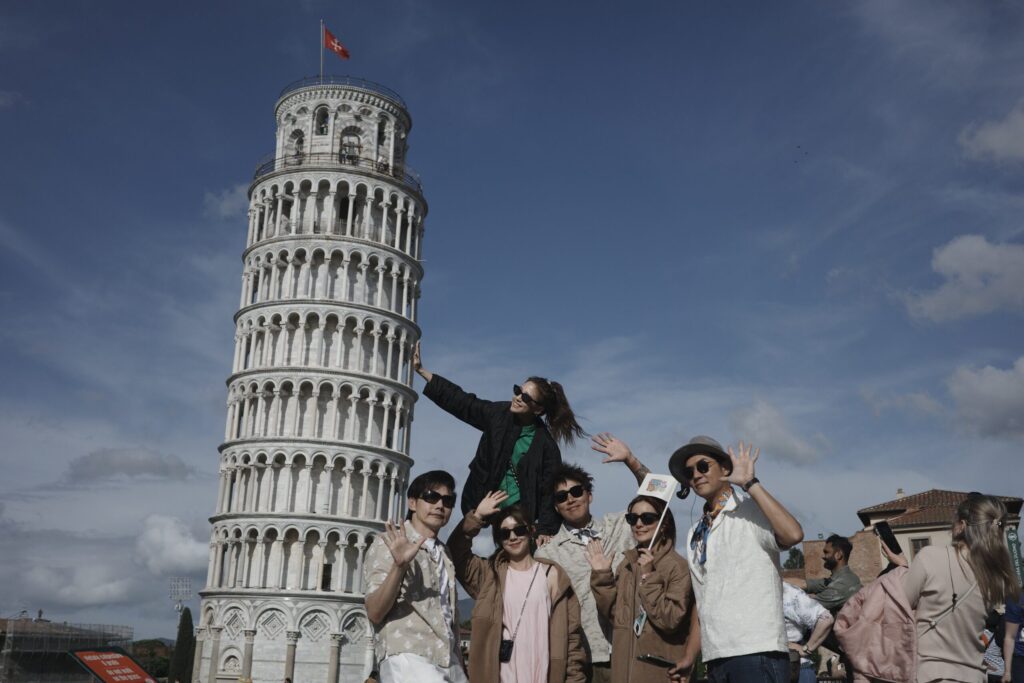 拍攝驚險連連-拍攝遇印巴戰爭爆發《嗨！營業中》成員自費送義大利名產-寵粉到家