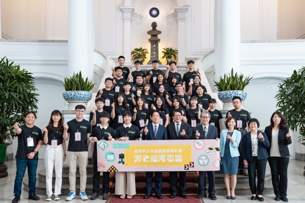 中原大學緊急醫療救護社榮獲教育部「青志獎」　賴總統接見表揚