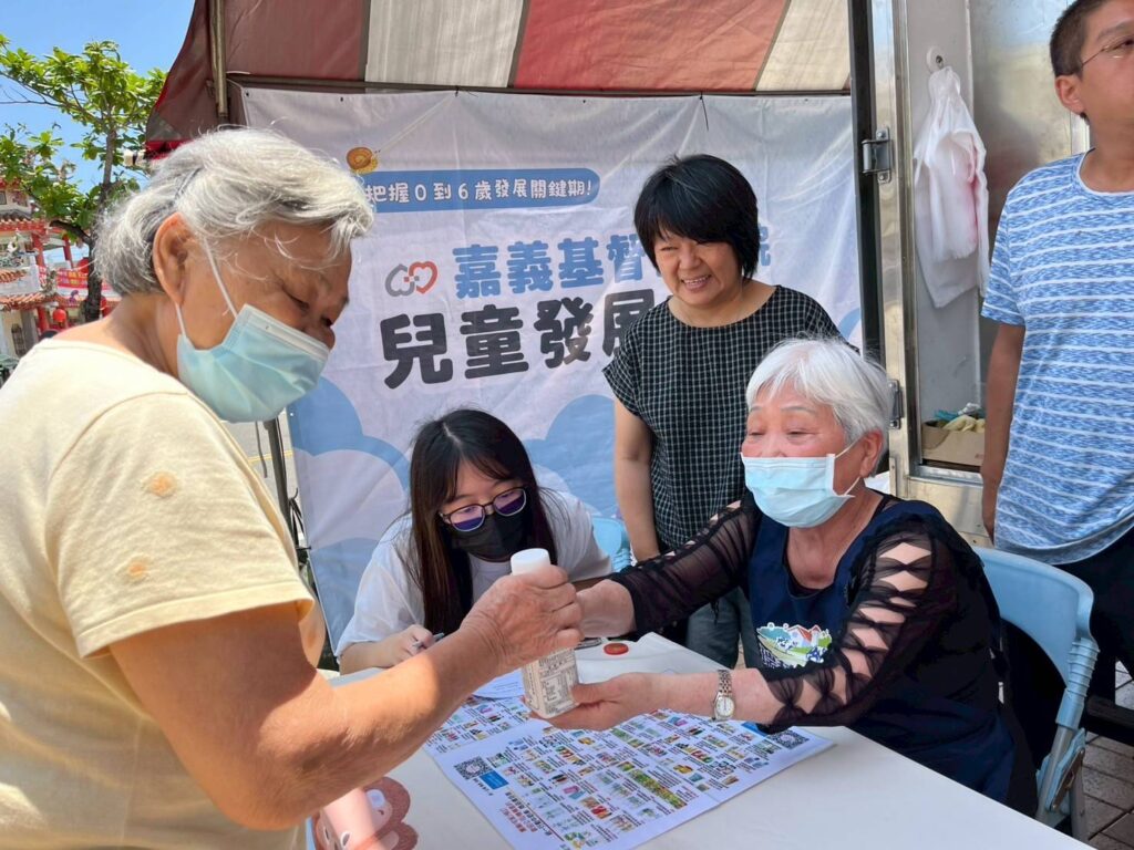 老寶貝變店員、童趣紙黏土　太保日照「指尖送愛」打造跨世代的幸福