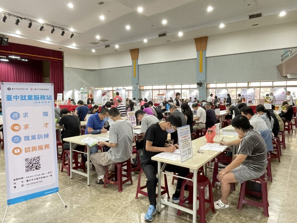 求職包粽!中市府大屯區徵才邀25家企業、釋出上千職缺-媒合率達六成