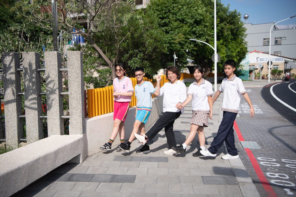 學童上學更安心！嘉義市首條示範通學步道啟用　黃敏惠率隊見證