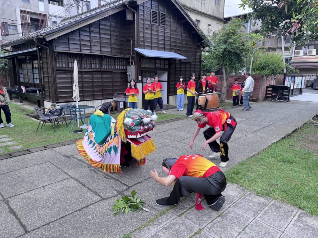 方口獅快閃活動今日在蕭如松藝術園區展開