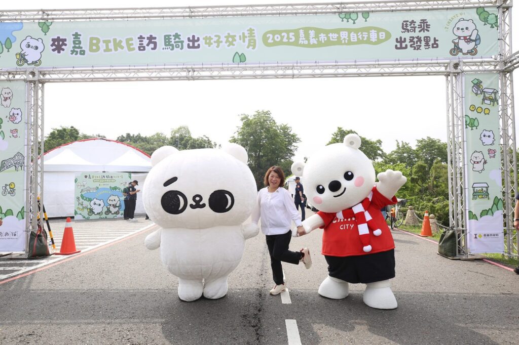 來嘉bike訪！1500車友齊聚蘭潭　大白熊x爽爽貓首度合體萌翻全場
