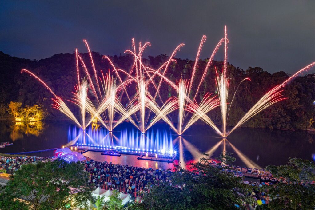 2025碧潭水舞一「騎」來　水花火花煙花show起來