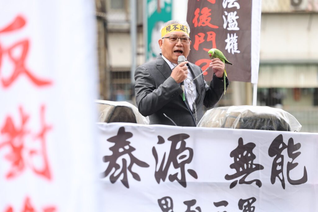 捍衛用藥安全5度抗爭　藥師公會諷邱泰源鸚鵡學舌講空話下台