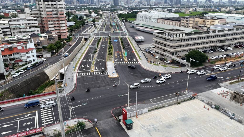 「市政路延伸」受矚通車上班首日湧車潮 中市多面向優化已恢復順暢