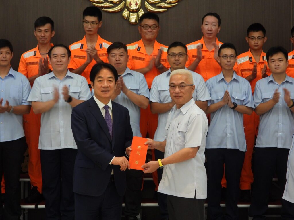 總統端節勗勉海巡辛勞　力挺爭取特別預算提升科技裝備