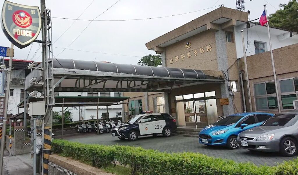 遊覽車台東鹿野拋錨　關山分局員警協助旅客重啟旅程