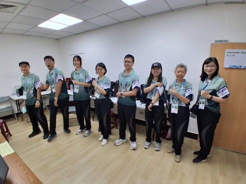 笑容跨越國界　世壯運羽球賽場上的志工溫暖感動人心