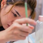 微光在他們身上也凝結在鏡頭裡-　洪家和《角落的光》40位志工的攝影紀實