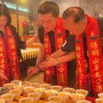 李㼈點姜太公七星燈　祈福《突破：3000米的泳氣》票房長紅