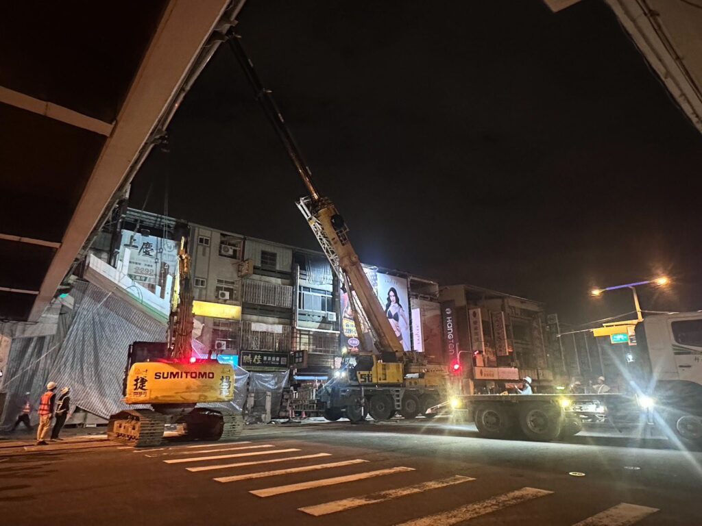 城市通行更安全！　中市建設局三天高效拆除天橋-市民直呼便利