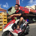 曾經黑化自己的街頭８＋９　如今低頭合十以己身經驗照亮他人