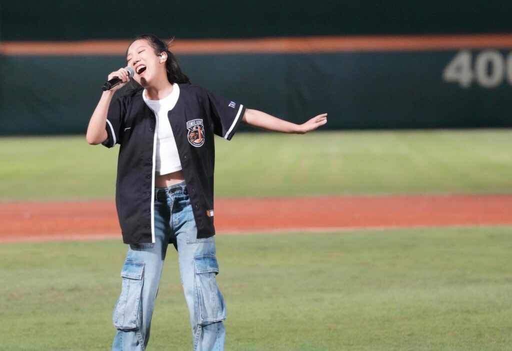 李竺芯金曲入圍後首度回鄉壓軸獻唱-台南統一獅主場熱血開唱