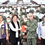 縣長如母心！王惠美赴中坑營區探視彰化役男　送上加菜金與祝福