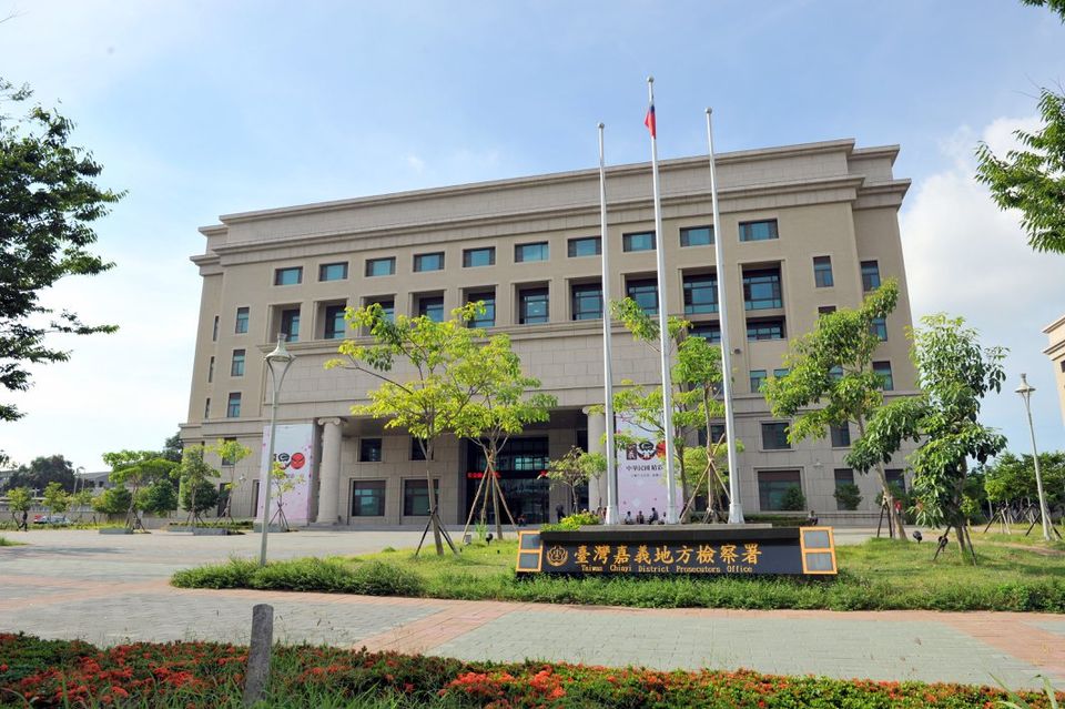 嘉檢4路搜索國民黨嘉義縣黨部　秘書長等2人涉偽造罷免書遭聲押