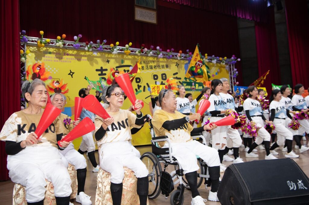 越動越年輕！嘉義市「嘉寶趴踢秀」樂齡族尬舞14年不間斷