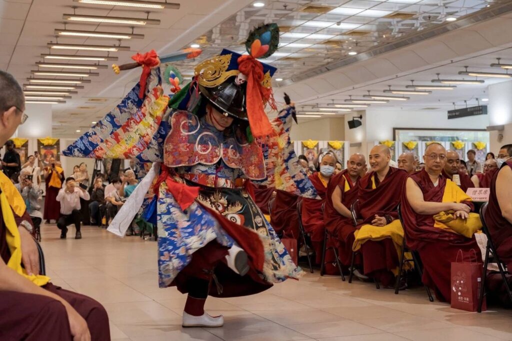 首屆台灣薩嘎達瓦「佛誕西藏宗教文化藝術節」登場　仁波切雲集齊誦祈願世界和平