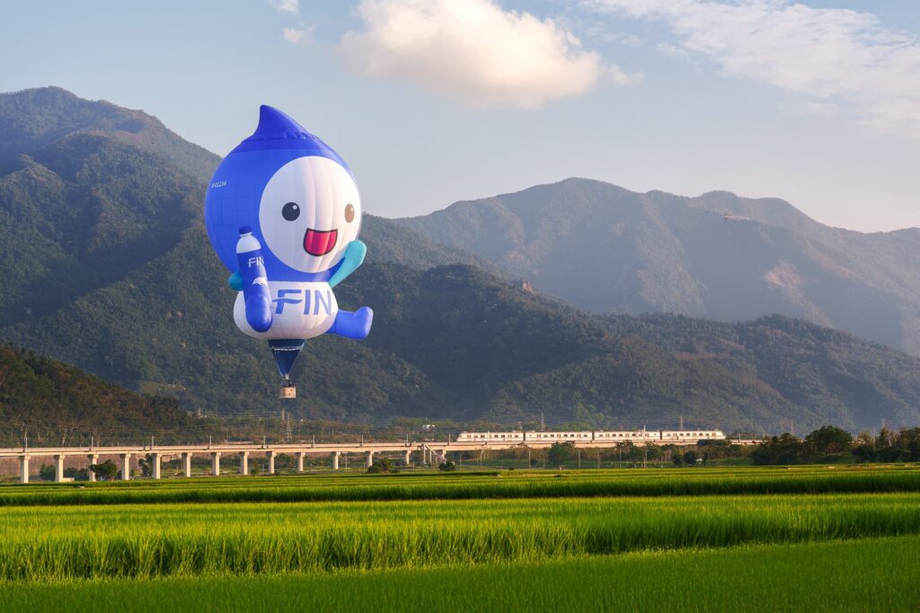 熱氣球嘉年華7/5登場 30公尺超萌巨星「fin水寶」搶眼亮相