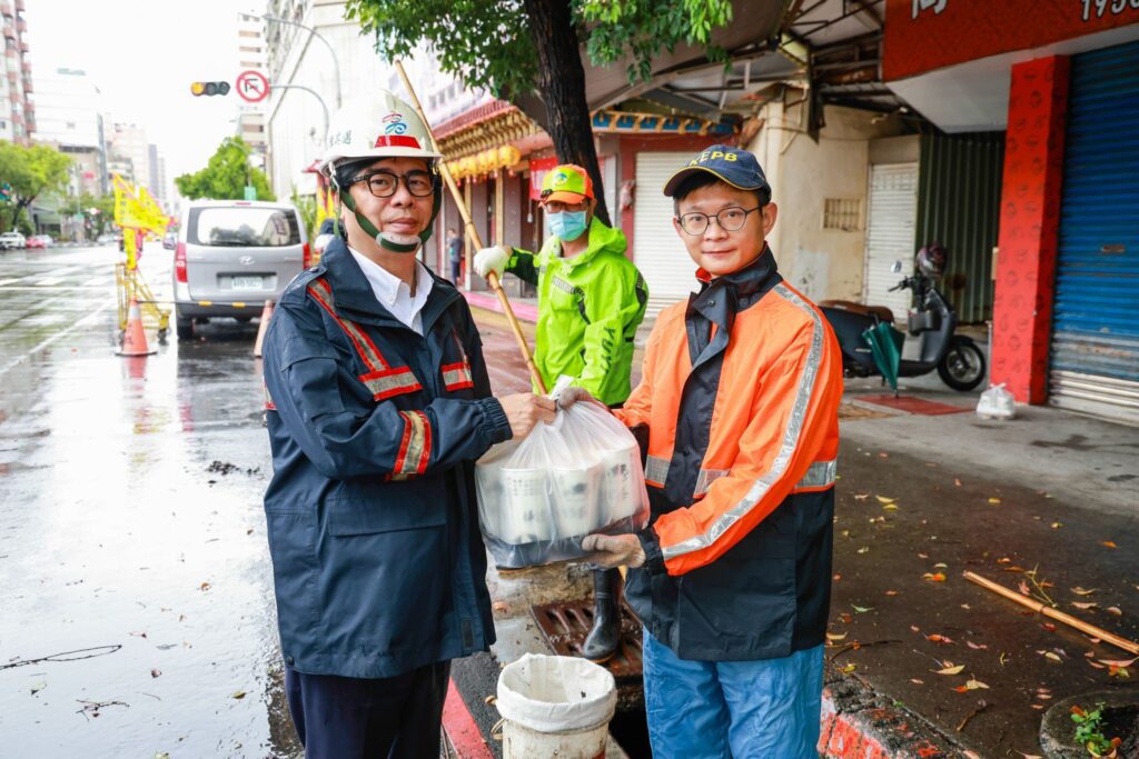 高雄降下豪雨　陳其邁市長視察　水利設施及側溝疏通