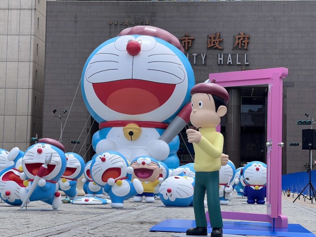 全家一起穿任意門!哆啦a夢快閃活動萌翻北市府廣場