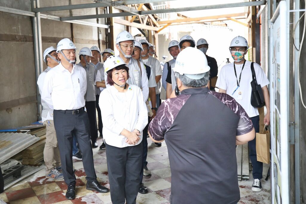 黃敏惠視察「嘉有木屋」修繕工程 啟動木都3.0文化再生願景