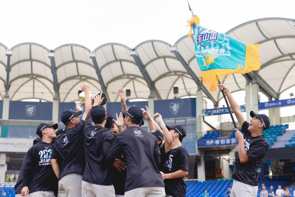 榮耀再現！　台中青棒睽違15年再奪玉山盃冠軍