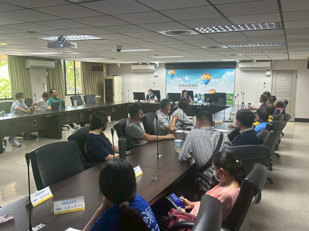 要求駕訓班落實教學-　高雄區監理所邀集業者召開座