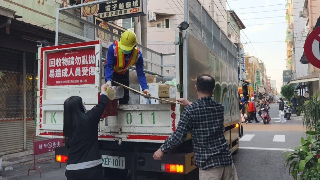 嘉市清潔隊員遭資收物割傷　環保局呼籲民眾做好垃圾分類降低風險