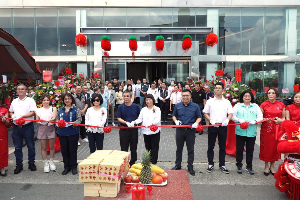長怡國際嘉義旗艦店盛大開幕 黃敏惠讚返鄉投資創商機